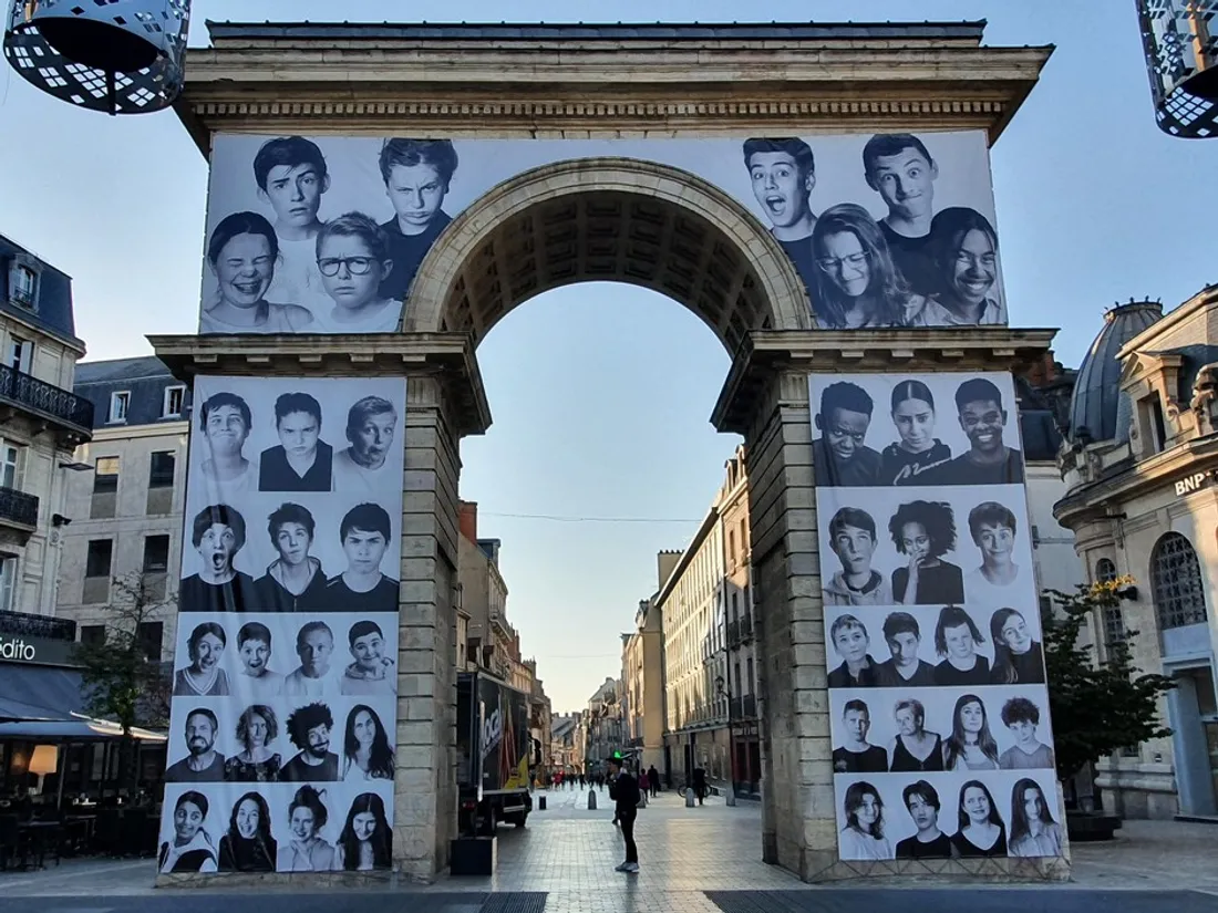 Une exposition artistique engagée a lieu jusqu’au 27 septembre, sur la porte Guillaume